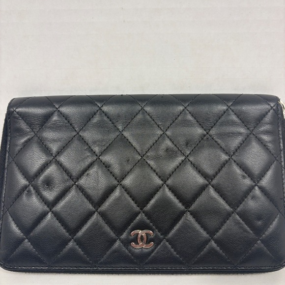 CHANEL Handbags - Chanel WOC Wallet On Chain Black Quilted Lambskin Silver CC Logo Zip Around
